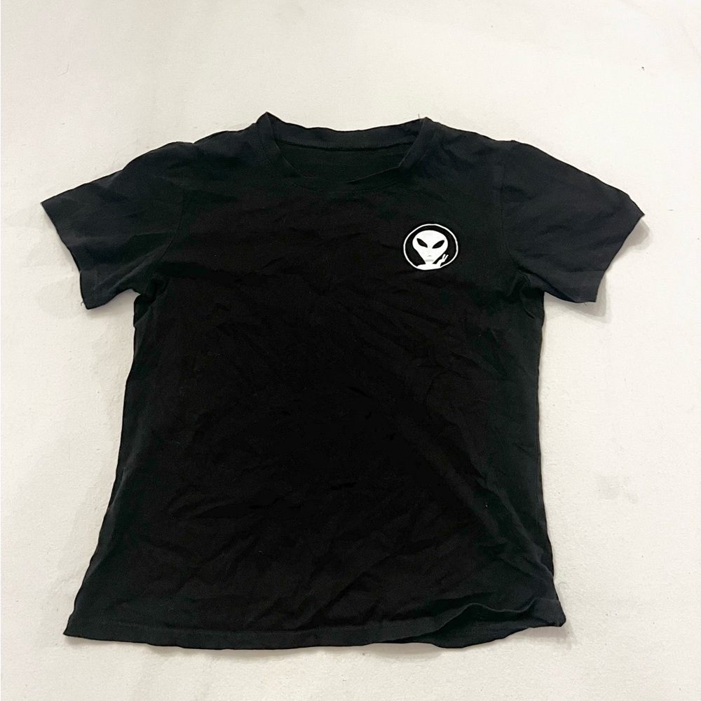 Black cropped graphic r with alien design